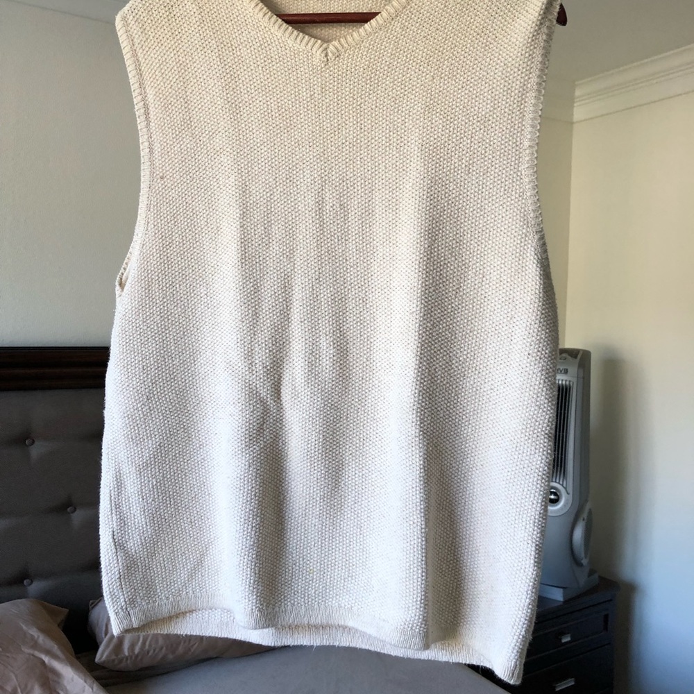 V-neck short sleeve sweater/shirt